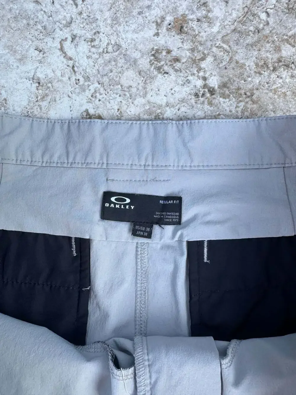 Oakley Men's Regular Fit Gray Casual Shorts Size US 36